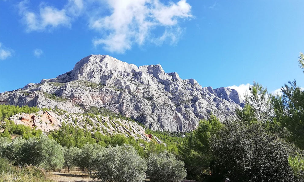 SUR LES PAS DE CÉZANNE … LA SAINTE VICTOIRE